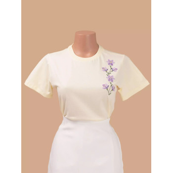 T-Shirt Feminina Estampa Flores Lilases DTF Manga Curta