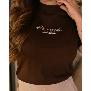 T-Shirt Feminina Gola Alta Abençoada Marrom Café
