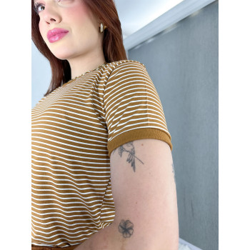 TSHIRT NO ALGODÃO GOLA NA RIBANA LISTRADA - CARAMELO